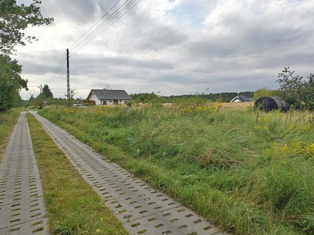 Duża działka budowlana przy drodze publicznej